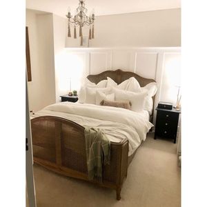 Cama de Mimbre Francés de Caoba Maciza con Intrincado Diseño Tallado a Mano, Acabado Natural, Estilo Clásico, Tamaño Personalizable - Product Image 3