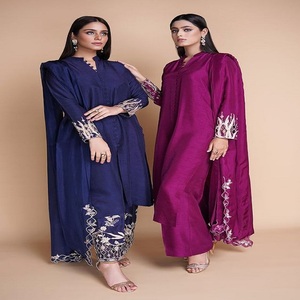 Costumes et robes de soirée de mariée lourds de styliste, costumes de pelouse malaisiens, costume pataila punjabi - Product Image 2