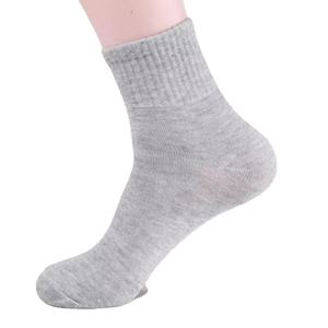 Chaussettes de sport noires pour hommes en gros, respirantes, en coton, pour l'athlétisme - Product Image 1