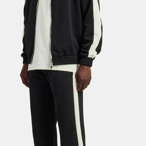 Survêtement noir pour homme avec bandes latérales blanches, col roulé zippé, design sportif, coupe classique, polyester et coton, pour l'automne - Product Image 3