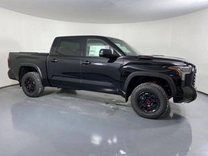 Toyota Tundra TRD Pro HV 4x4 2025, Camioneta CrewMax de 4 Puertas, Cabina SB - Product Image 2