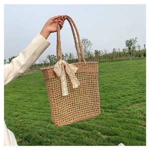 Bolsa de algas marinas tejida a mano de Vietnam: Bolsa de hombro tejida natural sostenible y elegante para el trabajo, viajes y ocio - Product Image 4