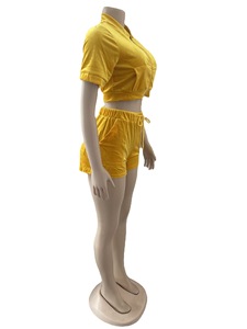Nouveautés été velours haut court deux pièces ensemble court logo personnalisé survêtement short ensemble velours femmes ensembles courts vêtements - Product Image 2