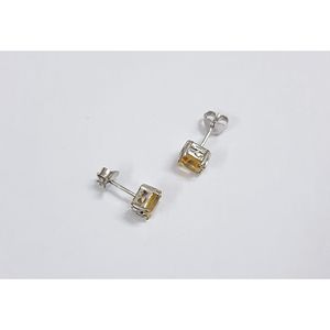 Boucles d'oreilles tendance religieuses en laiton, zircon carré de 6 mm, forme papillon géométrique, sertissage clos de diamant taille princesse pour les fêtes - Product Image 4