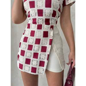 Shorts de Mujer con Elegantes Detalles de Encaje - Product Image 2