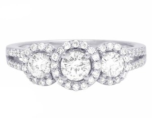 Anillo de compromiso de plata de ley S925 con incrustaciones de diamantes de moissanita de corte brillante redondo estilo halo, regalo para mujer - Product Image 2