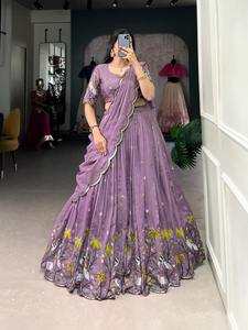Traje de diseñador Evergreen de alta calidad Vichitra Simmer Lehenga Choli & Dupatta con lentejuelas y trabajo de bordado de hilo a la venta - Product Image 4