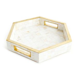 Elegante bandeja de madera para servir con construcción ergonómica y pulido de alta calidad, perfecta para soluciones prácticas y decorativas para servir. - Product Image 4