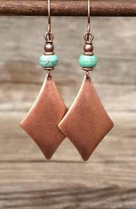 Boucles d'oreilles élégantes en cuivre antique pour femmes avec un design tribal artisanal et une finition lisse pour la mode quotidienne - Product Image 3