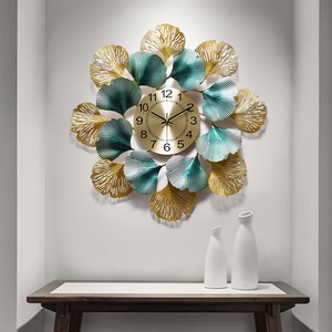 Horloge en métal d'art mural tendance Horloge murale de décoration unique finie par or avec la conception de fleur utilisée pour l'hôtel à la maison. - Product Image 2