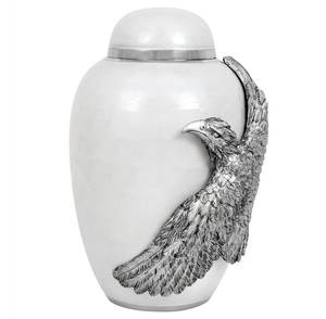 Sculpture d'aigle étonnante Urne blanche pour adulte Gravure disponible Aigle exclusif avec urne blanche - Product Image 5