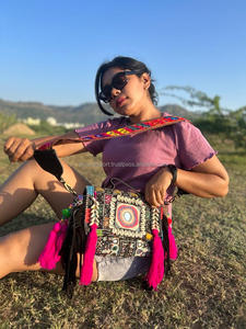 Nueva llegada Real hecho a mano Rajasthani mujeres Tribal multicolor tela de algodón Boho Hippie gamuza cuero flecos borla Banjara bolsas - Product Image 4