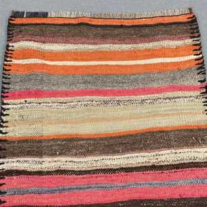 Tapis turc vintage en laine 2,5x6,1 pi (76x186 cm) Kilim écologique orange patchwork avec envers en latex - Product Image 5