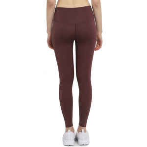 Ensemble de yoga avec soutien-gorge de sport et legging respirant léger de grande taille avec impression par sublimation intégrale Fabriqué au Pakistan - Product Image 5