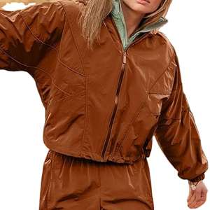 Chándal personalizado para mujer, conjunto de 2 piezas, Top con cremallera y cintura elástica, chándal cortavientos para mujer - Product Image 4