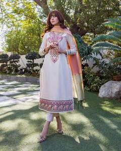 Salwar Kameez de haute qualité en soie pour femmes pakistanaises, magnifique Kurti indien, pyjama pour les fêtes et les tenues décontractées WS INTL420 - Product Image 6