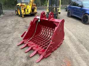 Criba Rotatoria DCE R42-20/30 Roja de 42 Pulgadas para Excavadora de 35 Toneladas, Nueva/Sin Usar, con Alta Eficiencia y 3 Años de Garantía - Product Image 3