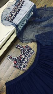 ความรู้สึกที่ดีงามและหลากหลายเป็นคำที่สมบูรณ์แบบที่จะอธิบายนี้ปัก lehenga ผ้า lehenga ทำให้ lehenga นี้ - Product Image 3