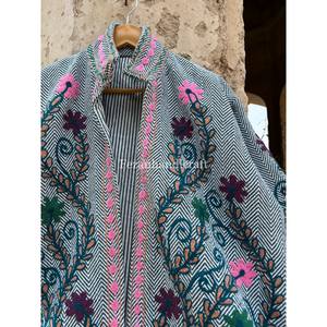 Abrigo corto unisex con tela de yute de algodón de diseño bordado uzbeko Suzani para mujer chaqueta con cuello levantado forro lateral para primavera - Product Image 2
