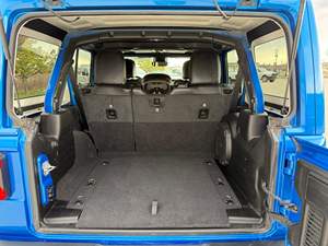 Wrangler Unlimited Rubicon 392 4x4 2021 ~16,800 Millas, Motor Hemi V8 de 6.4 Litros, Color Azul Perla Hidrográfico, Mayormente sin Modificaciones - Product Image 5