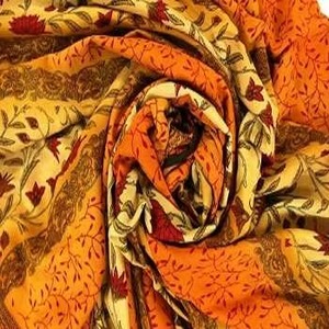 Meilleur tissu de robe en coton à imprimé floral Tissu imprimé en bloc de sari de soie Tissu indien teint Tissu de robe par Yard Vêtements pour femmes - Product Image 1