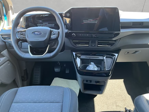 FOURGON UTILITAIRE D'OCCASION FORD TOURNEO CUSTOM 320 2026, 4 CYLINDRES 2.0L (170ch), 4x4, DIESEL EURO6D, TRANSMISSION AUTOMATIQUE, CONDUITE À GAUCHE - Product Image 2