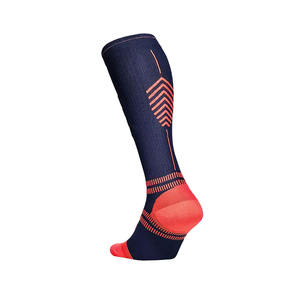 Chaussettes de sport pour jeunes au design innovant, personnalisables pour les équipes, respirantes, antidérapantes, séchage rapide, chaussettes pour hommes de haute qualité - Product Image 4