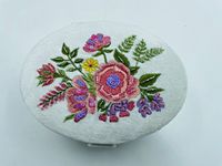 Organisateur de bijoux en velours et bois de forme ovale, broderie perlée à la main, couleur et taille personnalisées, logo personnalisé 0-1L