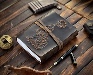 Diario de lobo vintage, cubierta de cuero suave, libro de regalo, Grimoire con encuadernación en espiral, libro de hechizos de bruja en blanco con sombras, papel cubierto - Product Image 2