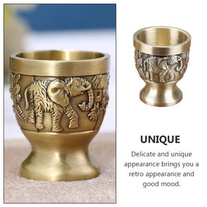 Copa de vino de latón en color dorado de calidad superior con diseño grabado bien pulido, perfecta para bebidas elegantes - Product Image 3