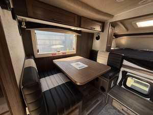 Camion tracteur poids lourd commercial avec cabine couchette 6x4 diesel pour le transport de marchandises - Product Image 4