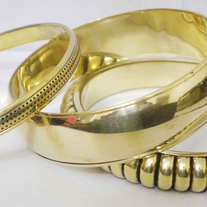 กำไลทองแดงหรูหราสำหรับผู้หญิง ดีไซน์ลายหยดน้ำแบบตอกลาย โดดเด่น ทันสมัย กำไลทรงกลมบางเฉียบ งานโลหะฝีมือประณีต - Product Image 1