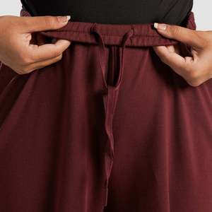 กางเกงวอร์มขาบานทรงลำลอง รุ่น VolumeFit ระบายอากาศได้ดี สีมารูน - Product Image 6
