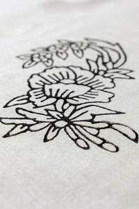 Elegante mantel cuadrado de lino y algodón natural estampado a mano de 155x155 cm de 61 "x 61" para mesas de comedor de marca de hoteles - Product Image 5