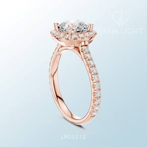 แหวนทองคำขาวคลาสสิกประดับเพชรทรงคุชชั่น เหมาะสำหรับใส่ในงานหมั้น งานแต่งงาน หรืองานเฉลิมฉลองพิเศษ - Product Image 4