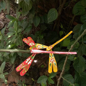 Juguete de equilibrio de dedo de libélula de bambú natural de alta calidad diseño pintado a mano decoración de Navidad de Vietnam - Product Image 6