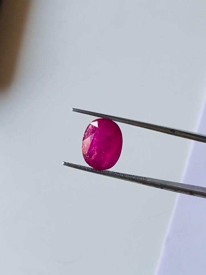 สีม่วงแดง