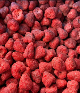 Savoureux snack de fraises lyophilisées, fraises séchées vietnamiennes originales avec saveur naturelle et grande qualité pour tous les âges - Product Image 6