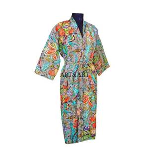 Peignoir léger en coton imprimé Kantha indien fait main, col en V élégant, design bohème, tissu naturel imprimé à la main pour la nuit - Product Image 5