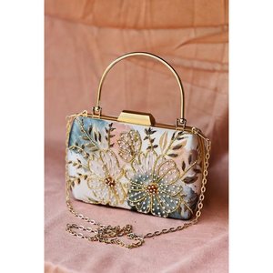 AZIZA FASHION DREAM – Pochette en Soie Brodée Florale et Perlée avec Chaîne et Fermeture Éclair – Légère, Décorée de Perles, Idéale pour les Soirées - Product Image 1