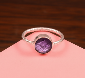 Anillo de compromiso clásico martillado de Plata de Ley 925 con ajuste de bisel de piedras preciosas de amatista para joyería de fiesta de boda de aniversario - Product Image 4