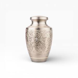 Urne funéraire en pierre gris granit foncé avec bordure dorée douce et finition polie pour un mémorial élégant - Product Image 4