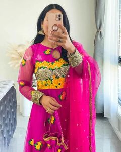 Beau costume de créateur avec intérieur et Pent-Dupatta avec fil avec travail de séquence - Product Image 2