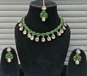 Pierre Kundan unique faite à la main avec collier en laiton perlé pour tenue de fête ethnique pour les fiançailles de mariage et l'anniversaire - Product Image 1