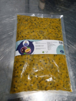 Diepvries Passievruchtenpuree, vacuüm verpakt, 100% vers, voor smoothies, desserts, dranken. Geëxporteerd uit Vietnam, tropische oorsprong.