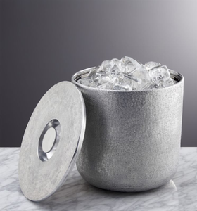 Impresionante cubitera de plata martillada con tapa segura y asa resistente. Disponible a precios de mayoreo. - Product Image 2