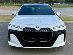 Sedán de Lujo Usado 2025, Tamaño Completo, 760i xDrive Edición Performance - Product Image 2