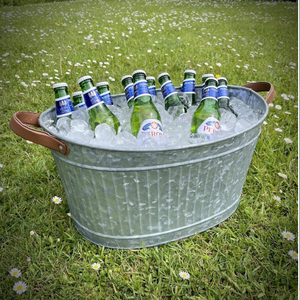 Cubo de hielo clásico de metal galvanizado con un diseño espacioso para enfriar botellas de cerveza, latas de refrescos y cócteles - Product Image 6