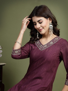 Kurtis para Mujer, Color Morado, Bordado, Adornado con Estampado Digital de Ramas, Manga 3/4, Poliéster, MP-683, Precio al por Mayor en India - Product Image 2