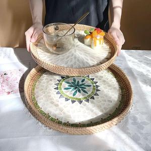 Plateau de service en rotin avec incrustation de perles |   Plateau en rotin et bambou avec détails en nacre pour un usage décoratif et de service, Vietnam - Product Image 2